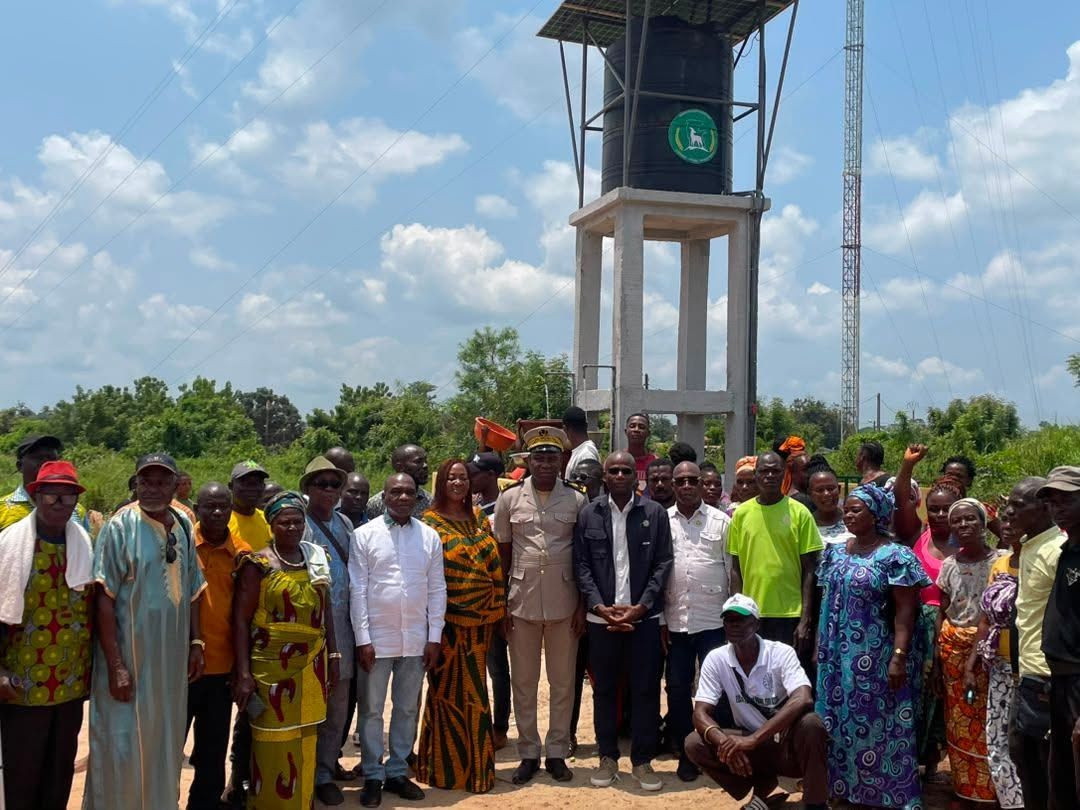 Pompe à motricité solaire offerte aux populations de Zaïbo par le Conseil régional du Haut-Sassandra.