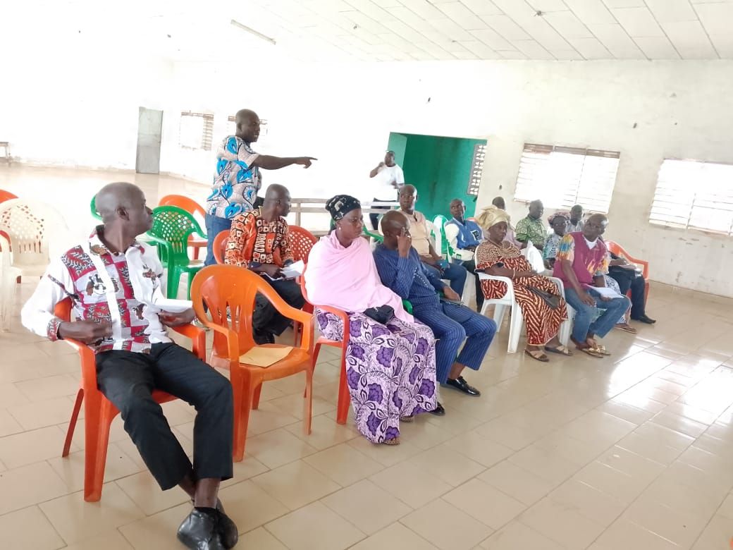 Participants à l'atelier de l'ONG CLUCOD sur l'interdiction de fumer dans les lieux publics à Daloa.