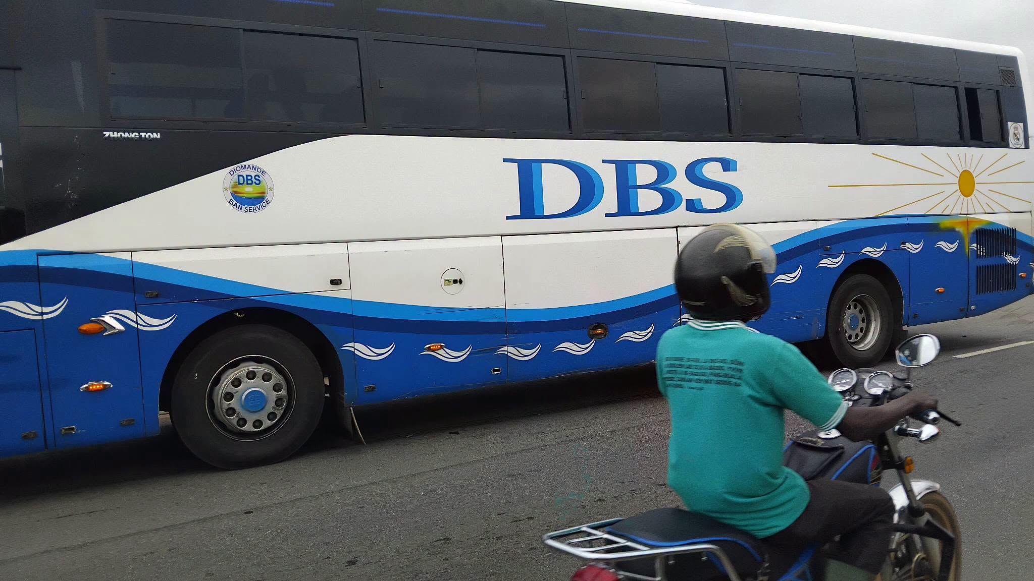 Zoukougbeu : Un mort dans un grave accident entre un car DBS et un motocycliste