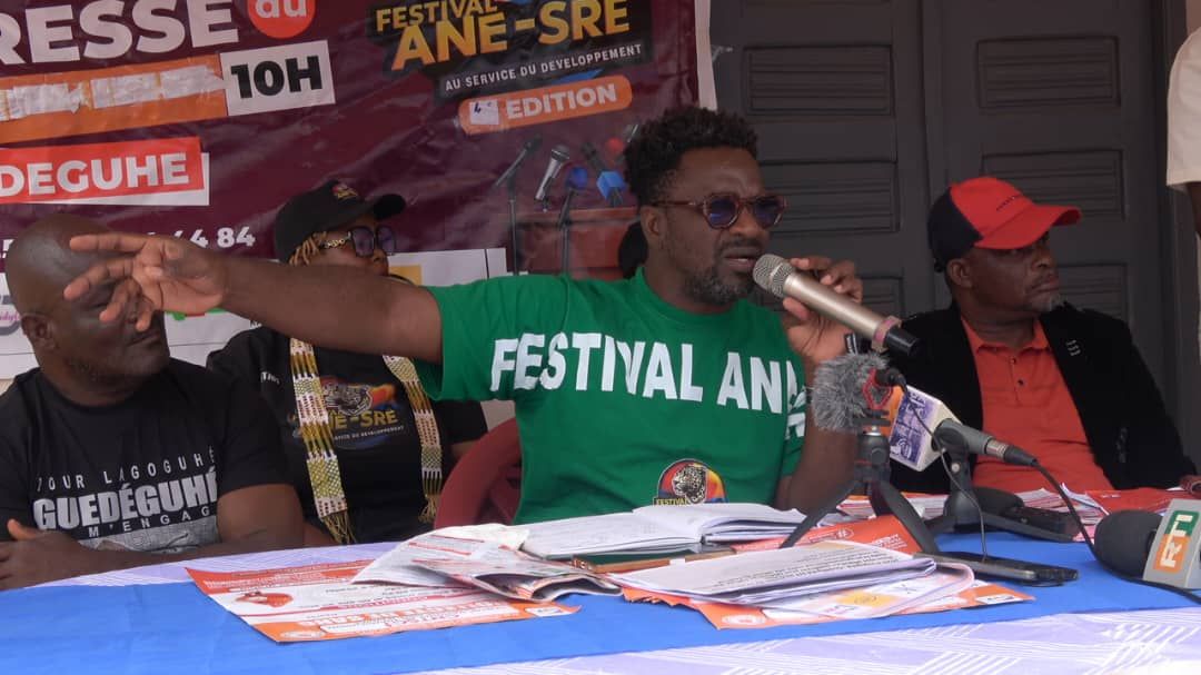 Le Commissaire Général du Festival ANE-SRÊ, M. ZEBLE ZIE BAHI, lors de la conférence de presse de lancement à Daloa.