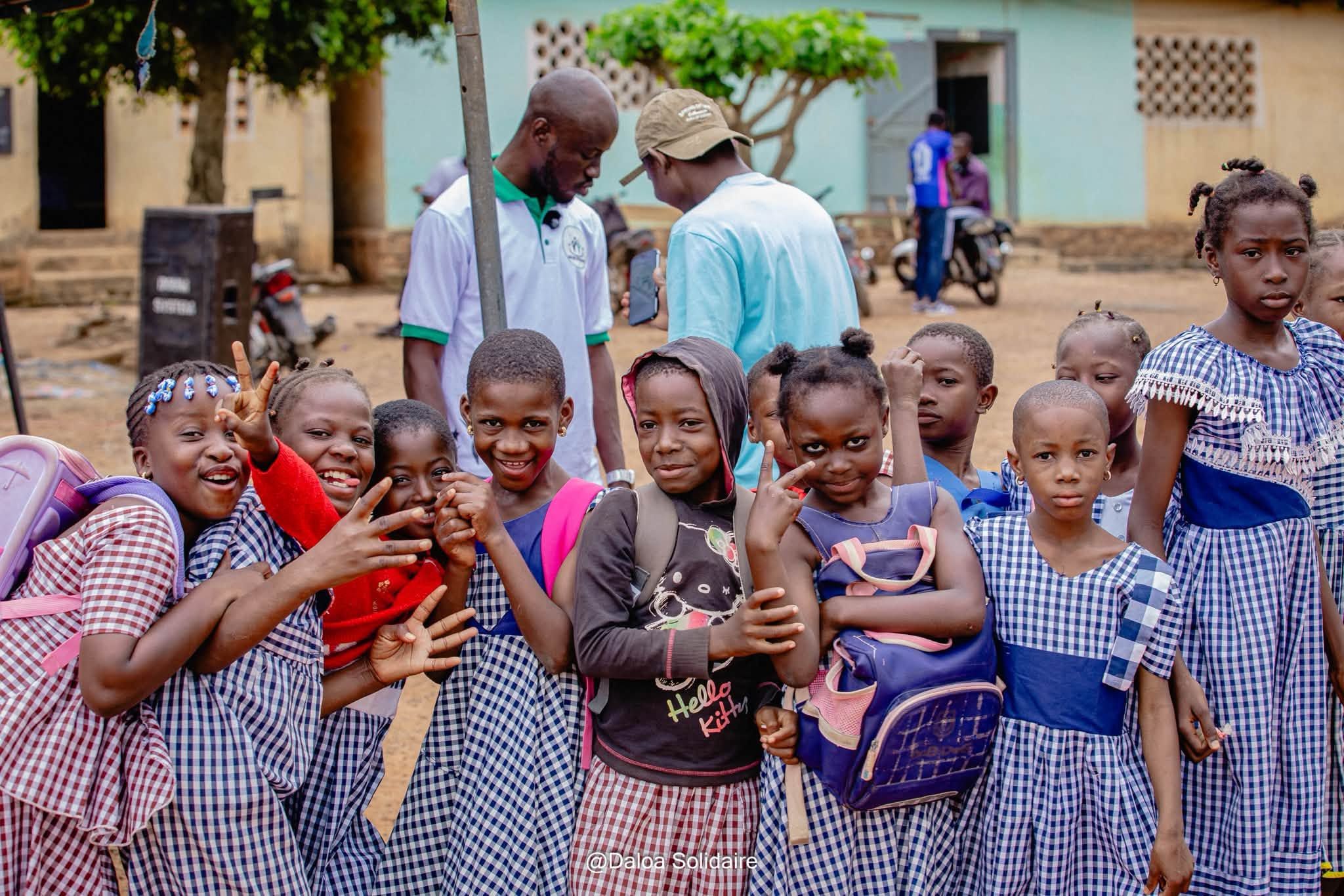 daloa360-ceremonie-livraison-ecole-dioulabougou-septembre-2026-éléves.jpg