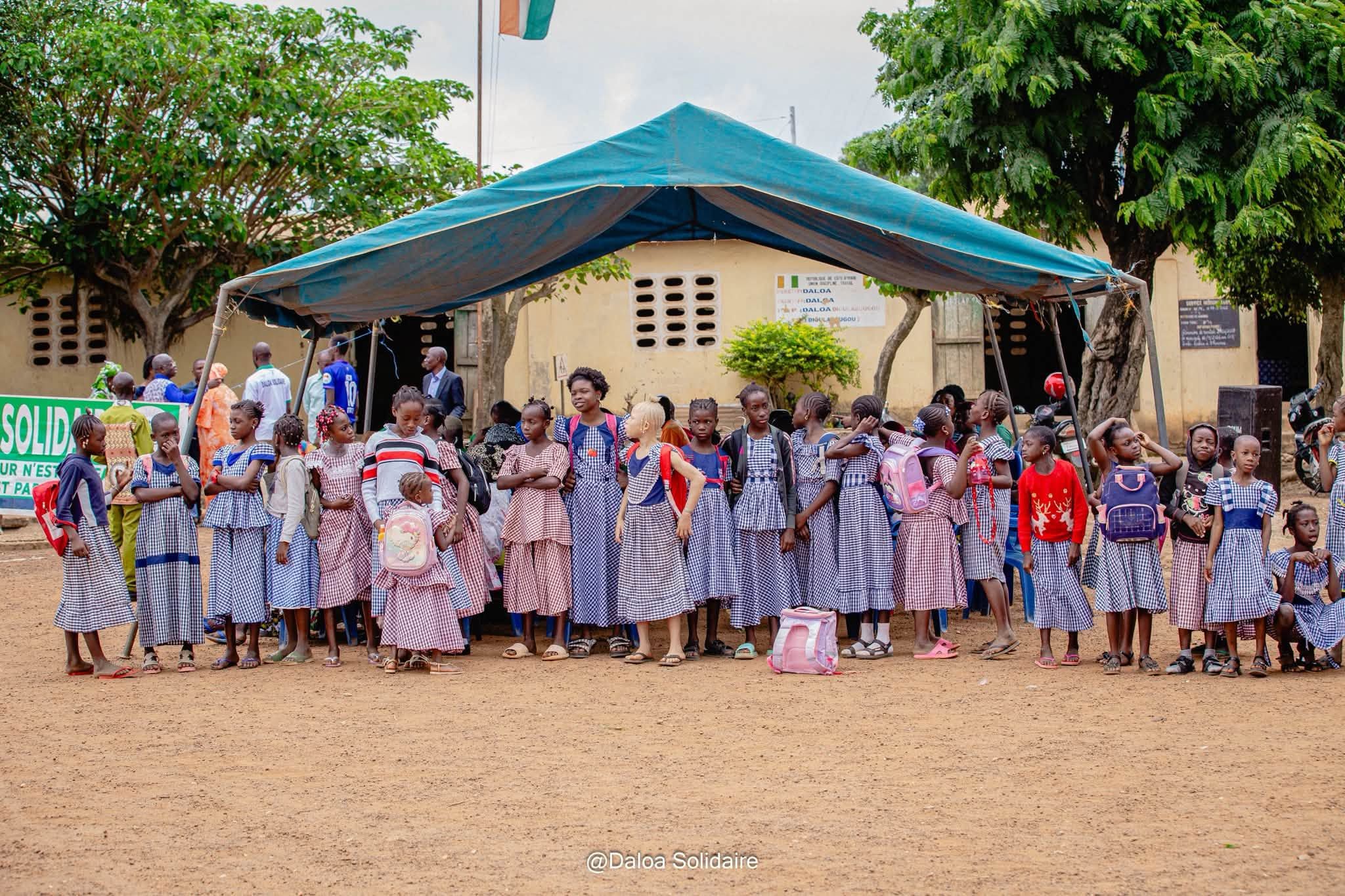 daloa360-ceremonie-livraison-ecole-dioulabougou-septembre-2026-éléves-mobilises.jpg