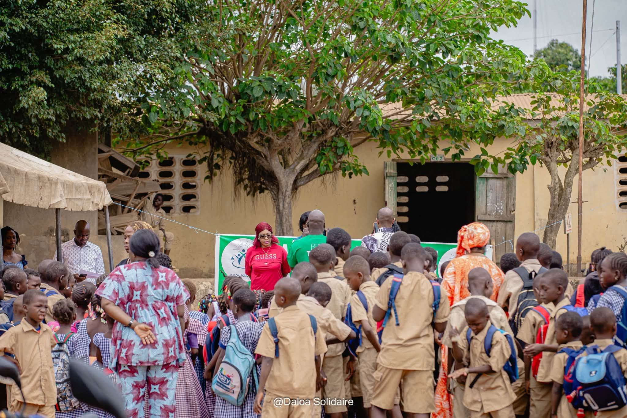 daloa360-ceremonie-livraison-ecole-dioulabougou-septembre-2026-mobilisation-éleves.jpg
