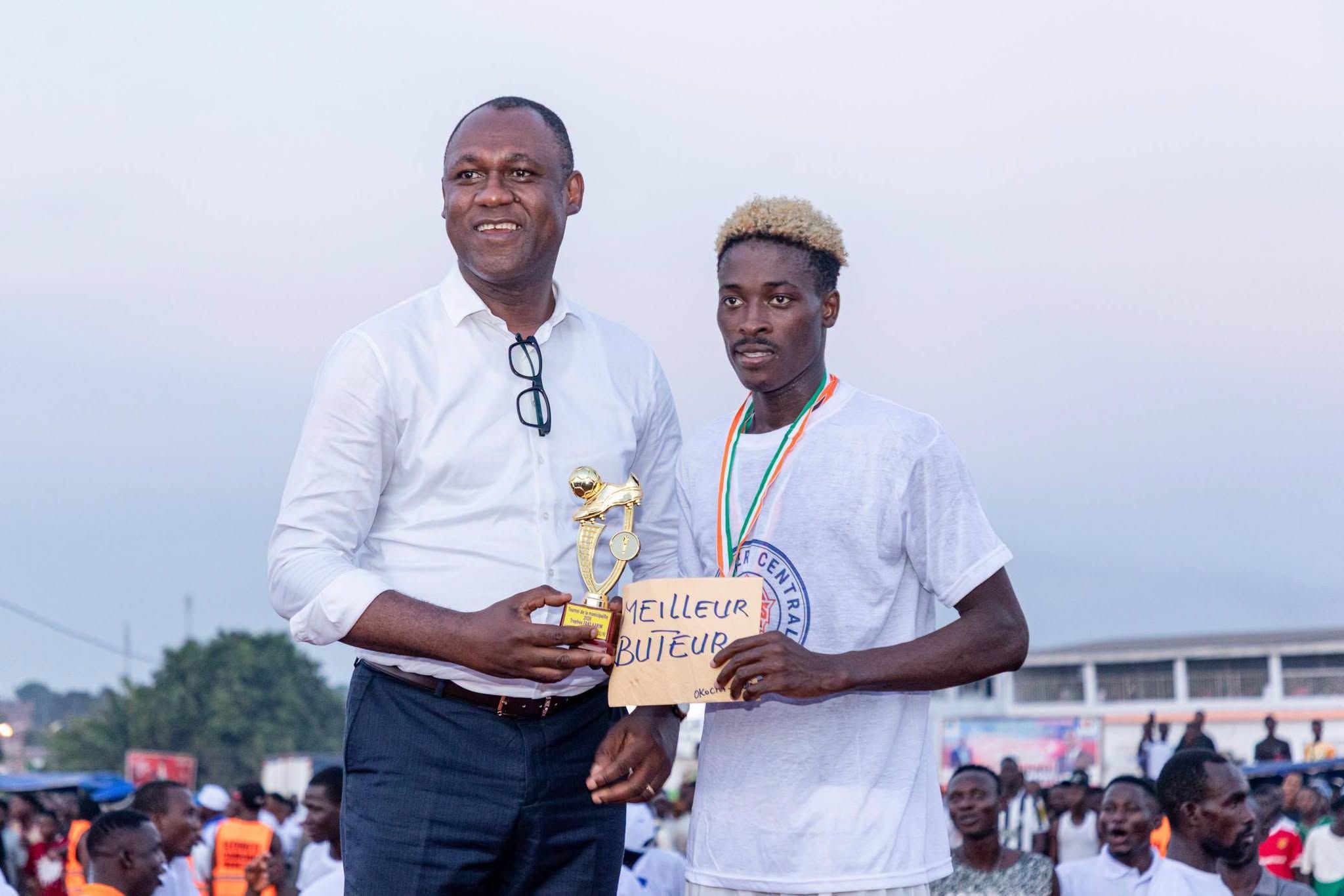 daloa360-issia-remise-prix-tournoi-municipalite.jpeg