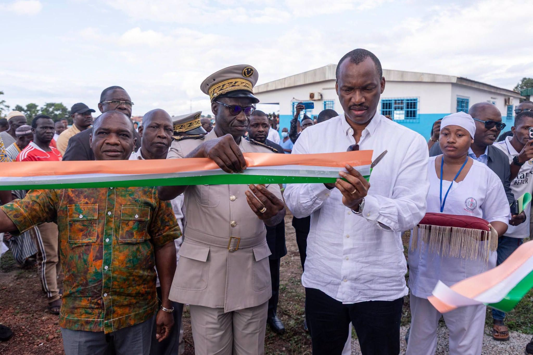 daloa360-remise-pompe-solaire-centre-sante-dominique-ouattara-daloa-orly.jpeg