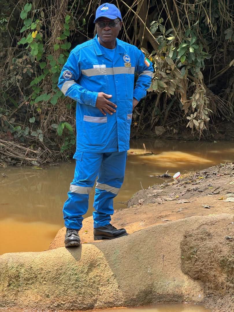 Équipe du CIAPOL en intervention à Monga après une pollution présumée de la rivière par l'usine KEDA CI CERAMICS