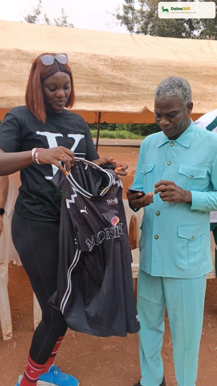 kariata-diaby-remise-maillot-kd-camp-daloa-daloa360.jpg
