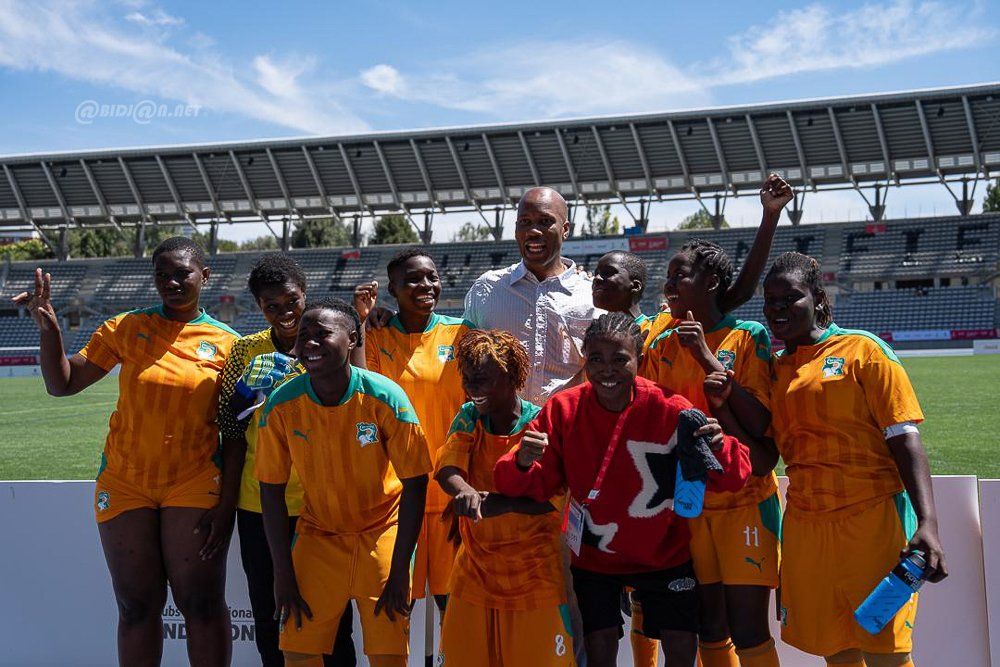 Les Éléphantes de Côte d'Ivoire avec leur médaille de bronze à la Coupe du Monde de Football Unifié Paris 2026.