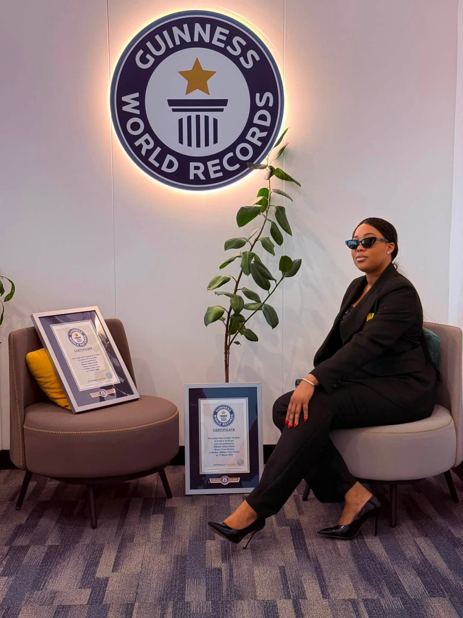  La cheffe ivoirienne Zeinab Bancé tartine du beurre sur 10 tranches de pain en 16,65 secondes, record Guinness.